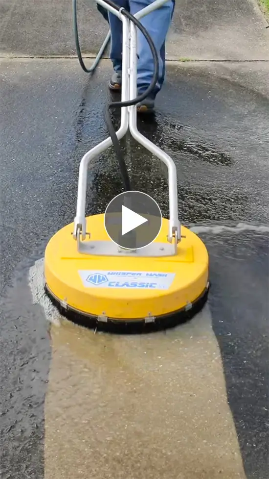 Good Worx Pressure Washing a Driveway